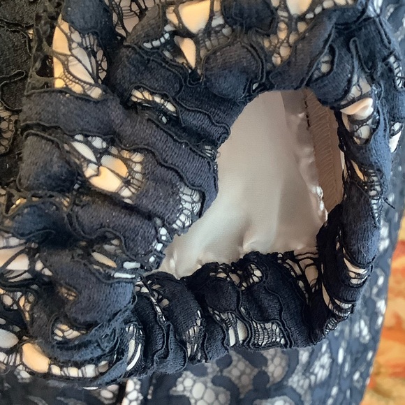 TRINA‎ TURK  BLACK LACE BOMBER JACKET SIZE 4 - Picture 10 of 16